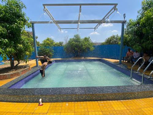 Úszómedence, Raigad Agro Park in Mahad