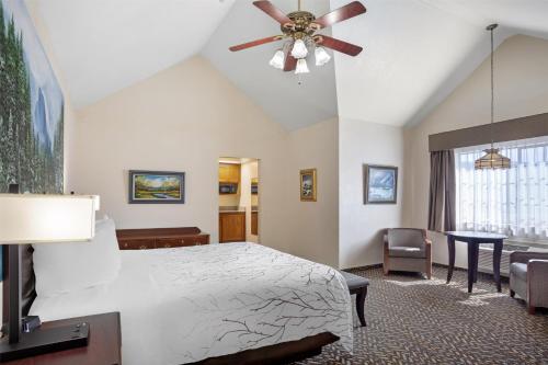 Best Western Plus Yosemite Gateway Inn Room Type - King Room - Non-Smoking