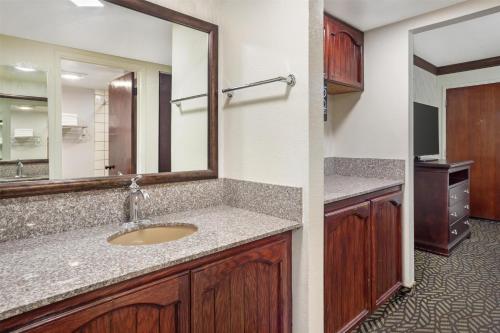 2 bedrooms, 3 beds