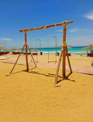 استوديو مفروش ومكيف في راس سدر -بحر رملي وحمام سباحة- للعائلات الصغيرة فقط, Ras Sedr (fotografie 4)