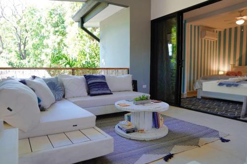 Blue 2BR 2BA 10 Min Beach Walk in San Juanillo