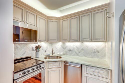 Historic French Consulate! Cap Hill Area, Walkable in Capitol Hill