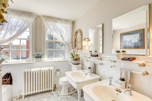 Historic French Consulate! Cap Hill Area, Walkable in Capitol Hill