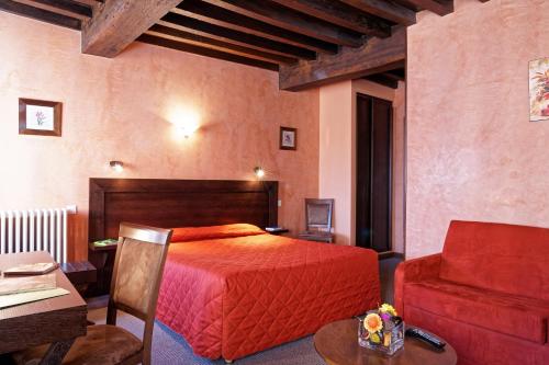 Logis Des Trois Maures in Couches