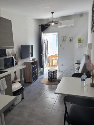 Facilities, Studio cosy avec jardin proche centre et plage in Figuerolles