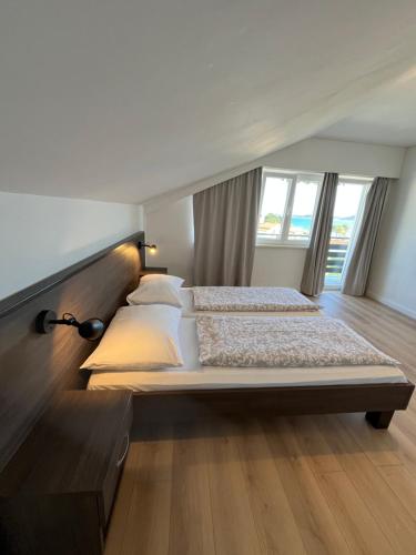 Apartments and Rooms Bozena