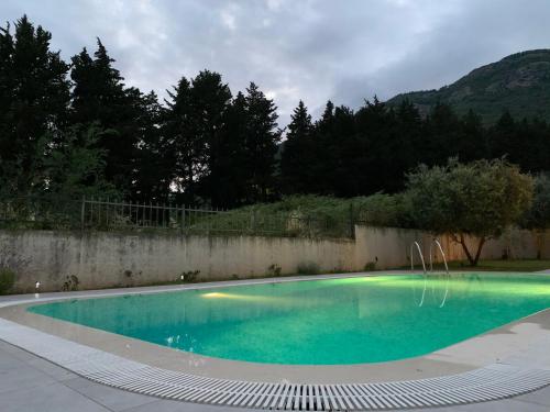 مسبح, Emerald hills apartment in Baosici