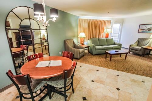 Oceancliff I & II  in 新港周邊