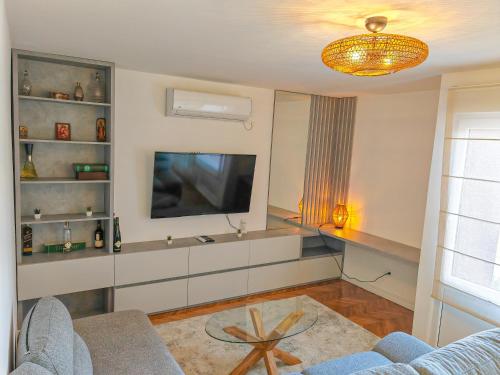 Three-Bedroom Apartment room in Apartman Petar-Spacious Friendly Stay in the Heart of Budva