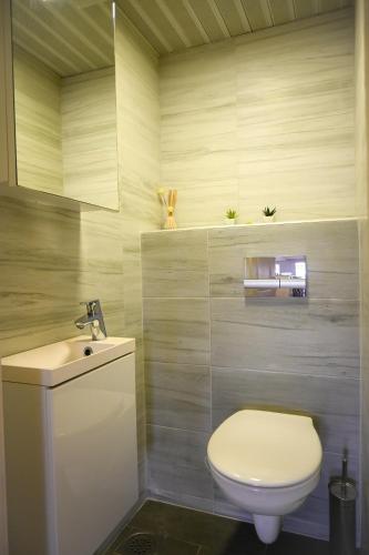 Apartman Petar-Spacious Friendly Stay in the Heart of Budva - image 4