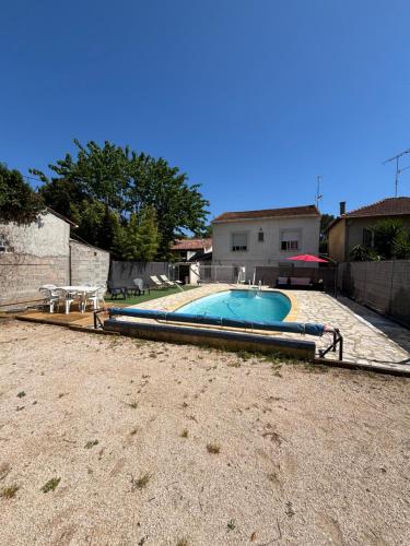 UNIQUE Appartement cosy dans villa avec piscine tres bien place in Figuerolles