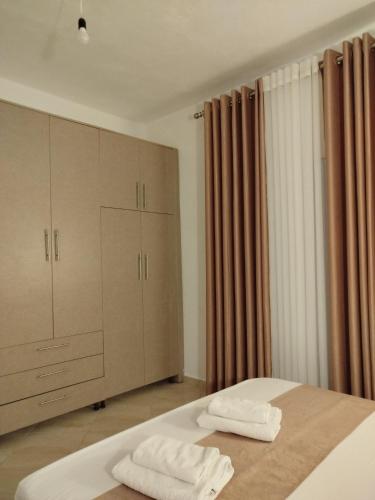 One-Bedroom Apartment image 4