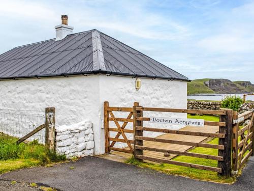 Bothan Aonghais – Portree