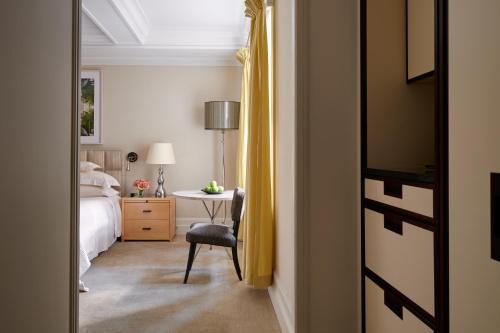 King Room with Roll-In Shower - Disability Access