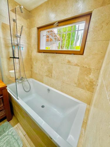 المرافق, Villa entière au calme avec piscine partagée et jardin (Villa entiere au calme avec piscine partagee et jardin) in Pertuis Town Center