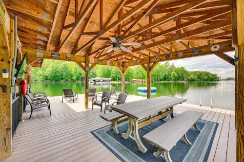 Waterfront Lake Anna Home with Dock, Beach and Kayaks!