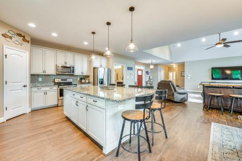 Waterfront Lake Anna Home with Dock Beach and Kayaks - image 9