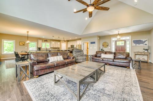 Waterfront Lake Anna Home with Dock Beach and Kayaks - image 13