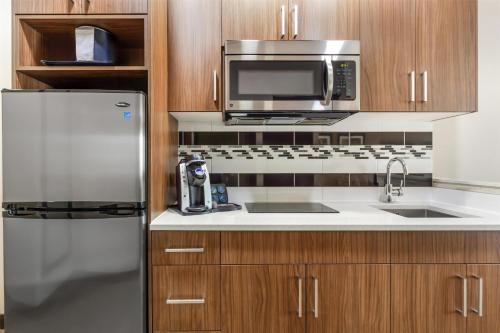 King Mini Kitchen Suite w/Sofabed