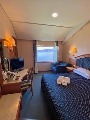Hotel La Bella Venere Room Type - Deluxe Double or Twin Room with Lake View