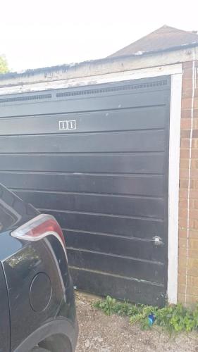 Cosy 2-bed Maisonette with Private Garage in Wembley - image 7