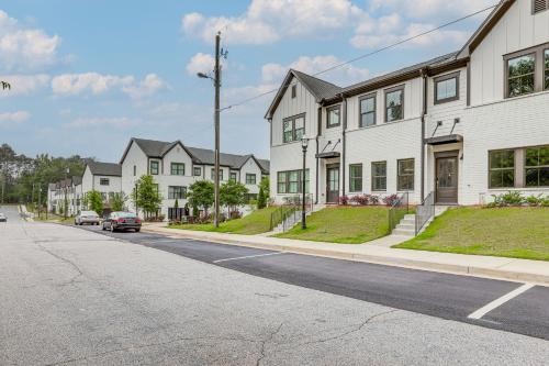 7 Mi to Dtwn: Sleek Retreat in Atlanta! in East Atlanta