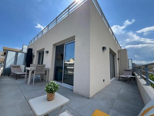 T2 Moderne Terrasse 2min Plages de Juan-les-Pins!