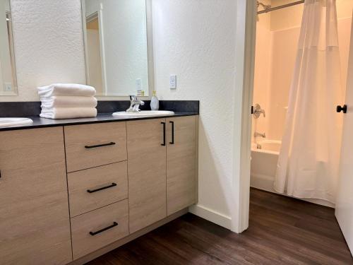 Homestead Village - Two Bedroom Condo Top Floor in Sandpoint (ID)