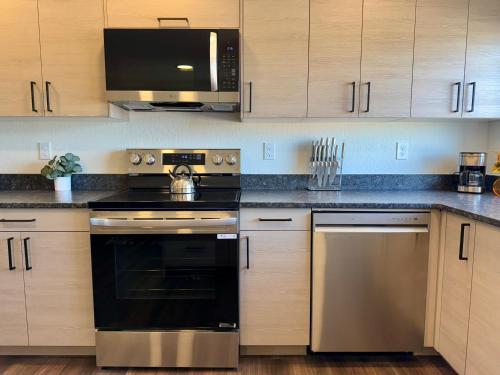 Homestead Village - Two Bedroom Condo Top Floor in Sandpoint (ID)