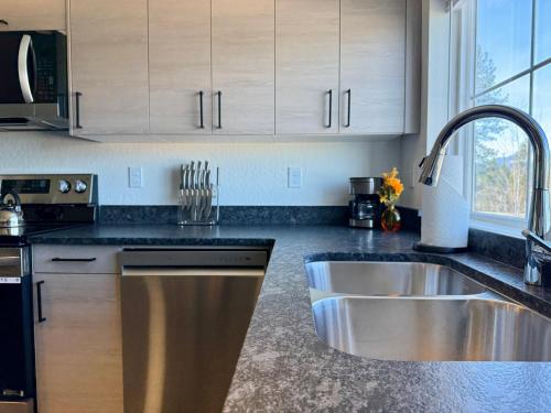 Homestead Village - Two Bedroom Condo Top Floor in Sandpoint (ID)