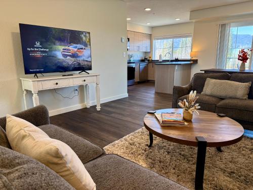 Homestead Village - Two Bedroom Condo Top Floor in Sandpoint (ID)