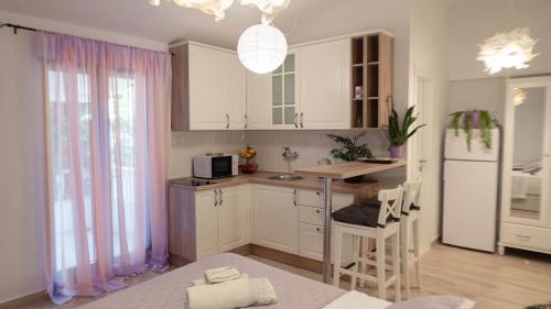 Studio Apartment with Side Sea View image 8