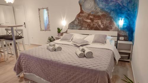 Studio Apartment with Side Sea View image 6