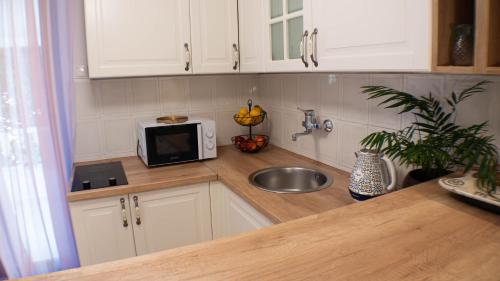 Studio Apartment with Side Sea View image 9