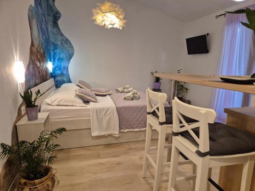 Studio Apartment with Side Sea View image 4