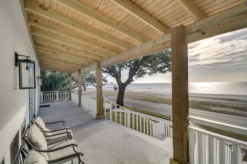 Front Row Beachfront Long Beach Getaway in Long Beach (MS)