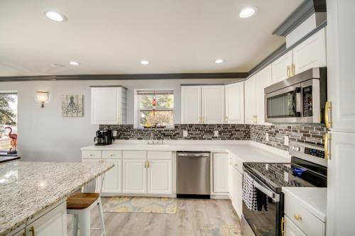 Front Row Beachfront Long Beach Getaway in Long Beach (MS)