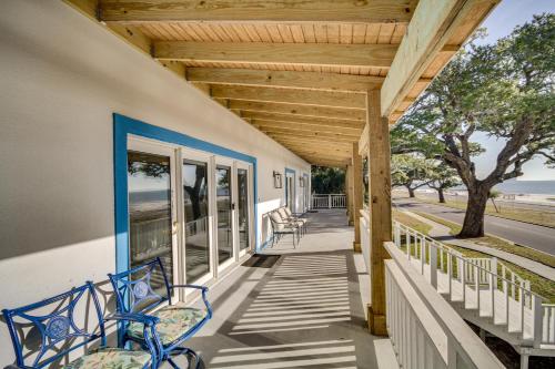 Front Row Beachfront Long Beach Getaway in Long Beach (MS)