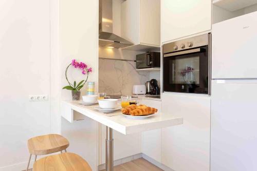 Escape at Marbella, Premium Apartment, 5min on Beach in Elviria / Artola