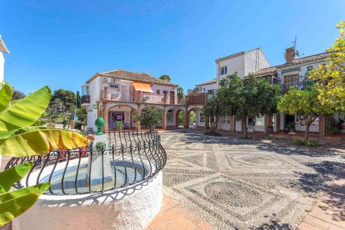Escape at Marbella, Premium Apartment, 5min on Beach in Elviria / Artola