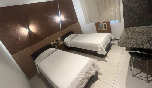 2 twin beds