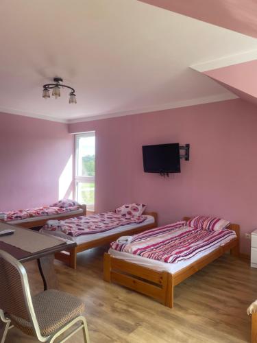 5 twin beds