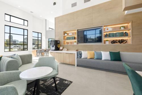 Előcsarnok, Placemakr Reno near Wingfield Park Amfiteátrum