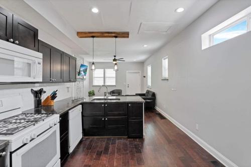 Housepitality - The Urban Roost 1 - Modern in Franklinton