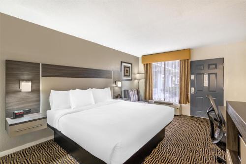 King Room with Bath Tub - Mobility Accessible