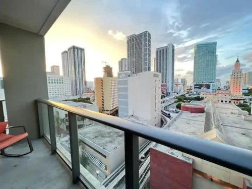 2BR, 2 Baths Lux Downtown Apt Heart of Austin with Amazing Views, Pool, & Gym in Austin, USA