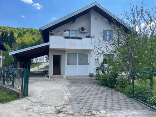 Viesnīcas āriene, Apartman Iman in Kulen Vakufa