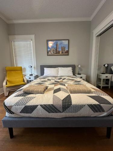 Luxury Stay in Montrose- Parma _ the Italian Plaza near มีนิล คอลเลคชั่น