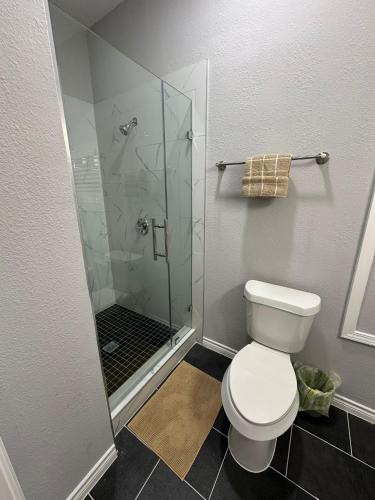 Luxury Stay in Montrose- Parma _ the Italian Plaza near มีนิล คอลเลคชั่น