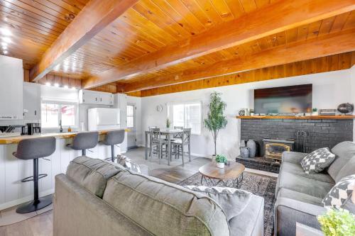 2 Mi to Trails Modern Mountain Condo in Big Bear
